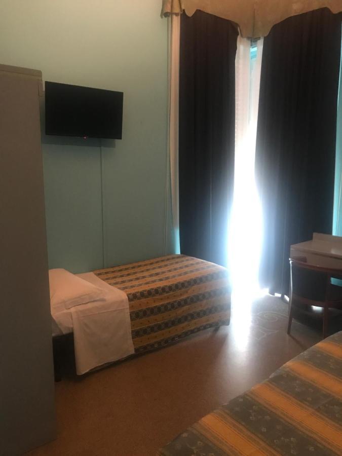 Hotel Doria Chiavari Bagian luar foto