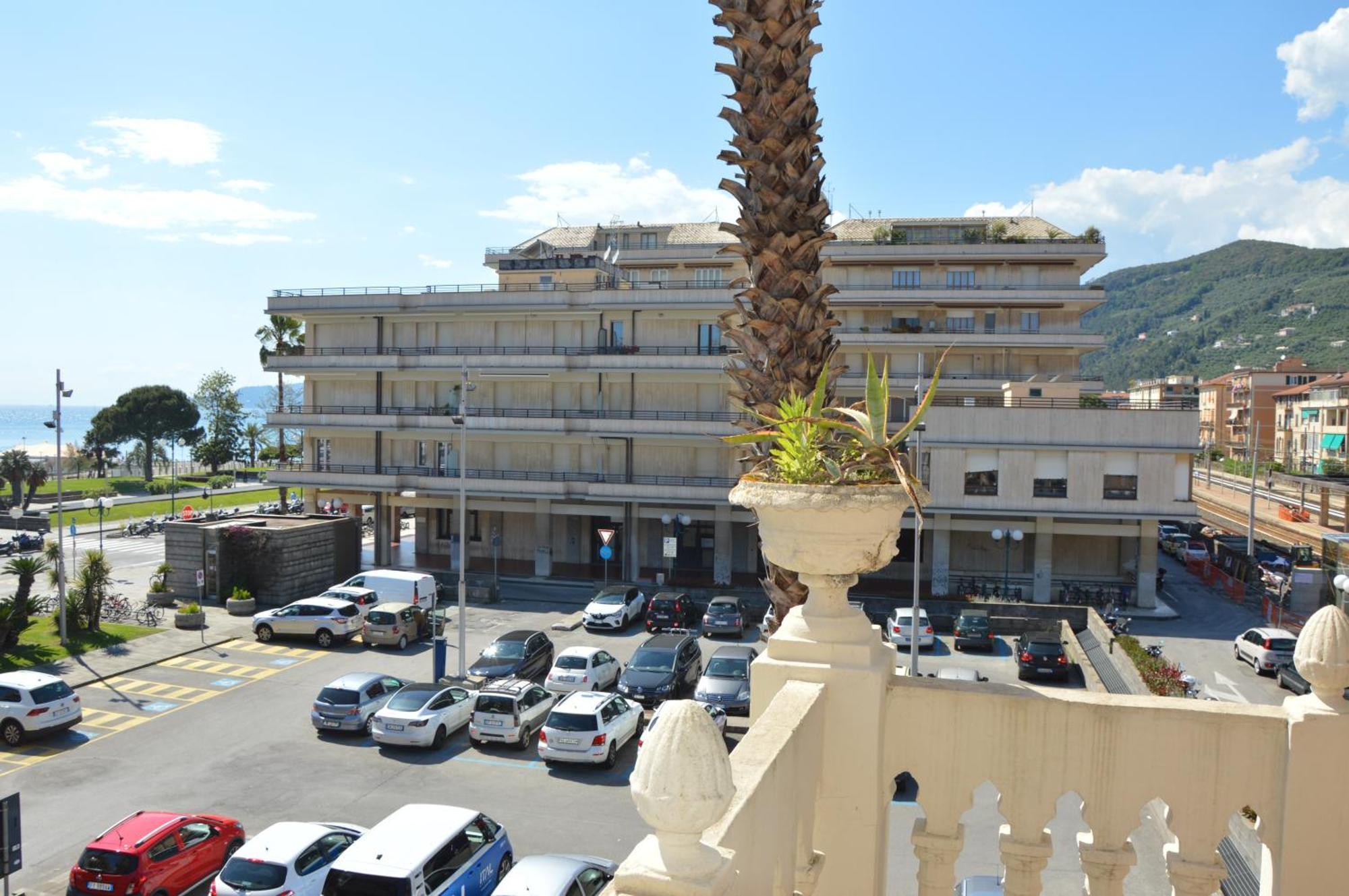 Hotel Doria Chiavari Bagian luar foto