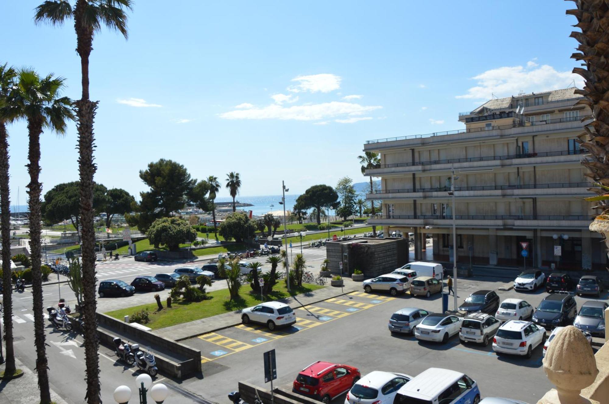 Hotel Doria Chiavari Bagian luar foto