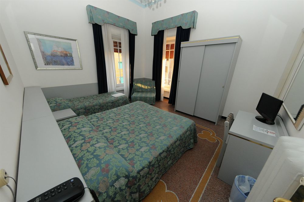 Hotel Doria Chiavari Bagian luar foto